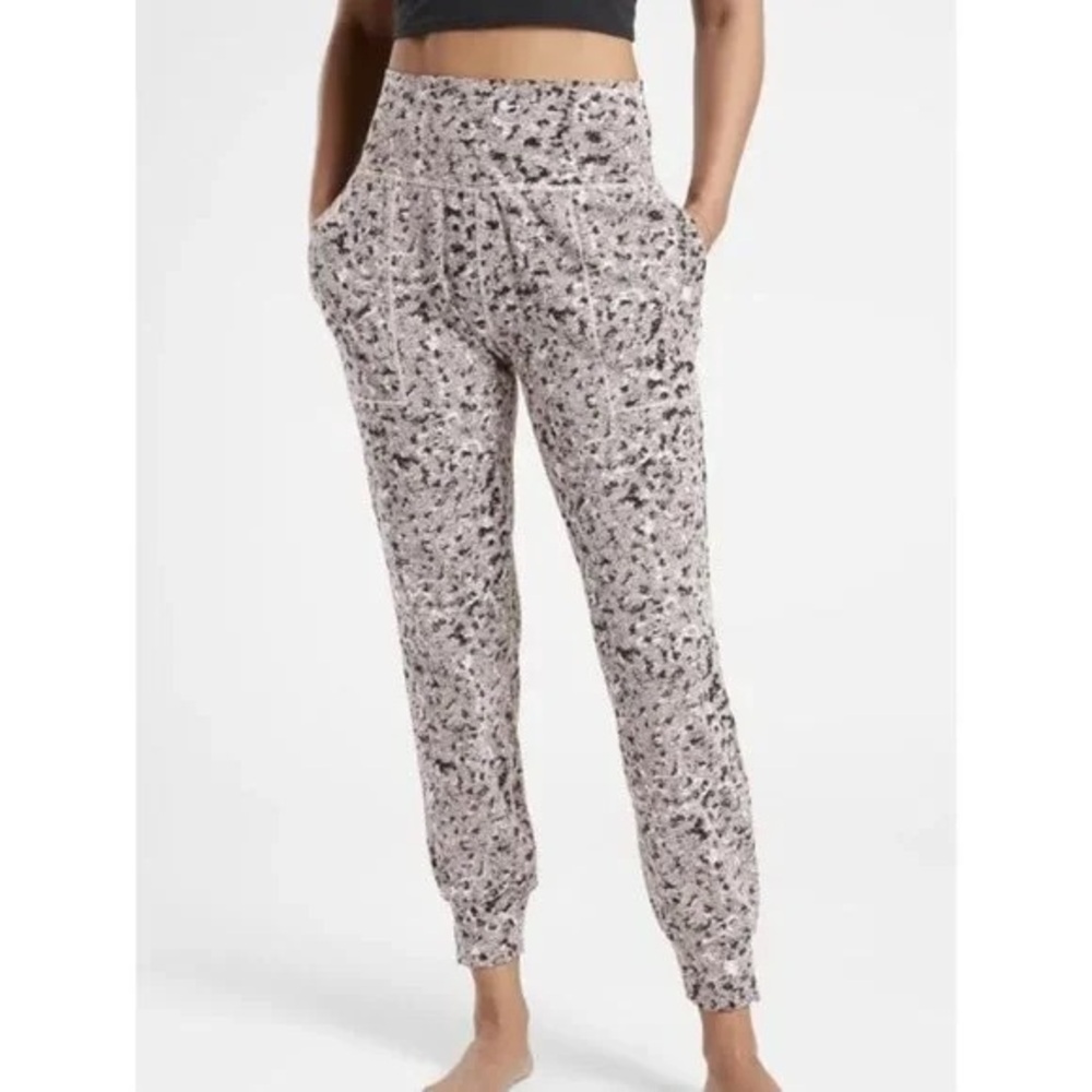 Athleta Salutation Textured Jogger